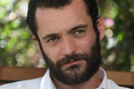 Infos Mayotte Louis Sarkozy admiratif de l'avance que Mayotte a prise en  matière d'absence de feux rouges, panneaux de signalisation et lignes  blanches.