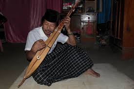 Masih berkutat pada jenis alat musik bambu yang berasal dari jawa barat, yaitu arumba. 8 Alat Musik Tradisional Khas Sulawesi Barat Yang Unik