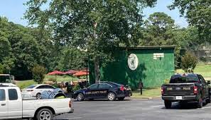 Siller leaves behind a wife and two children, ages 6 and 7, according to the pinetree country club. Yak61w1vul8ltm