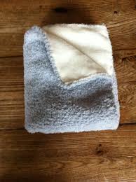 couverture bebe laine phildar phil douce givre et doublure tissu myrtille couverture bebe laine couverture bebe tissus myrtille