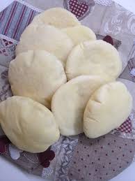 Inoltre è il pane meno calorico dopo quello con farina bianca e allora ho pensato di postare qui la mia versione con farina integrale. Pane Arabo Fatto In Casa Blog Di Cucinachepassione