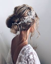 Relaxed Bohemian Updo Wedding Hair Bun Hair By Ulyana Aster Weddinghairstyles Wedding Hair Headband Hair Styles Hair Vine Wedding