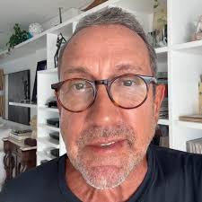 Casemiro Neto lamenta morte do Papa Francisco e reflete sobre legado e  mudanças na Igreja