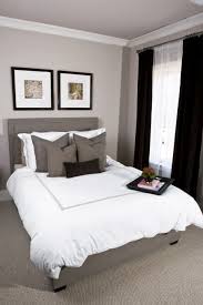 This sweet and simple guest bedroom decor is great inspiration for a bedroom makeover in any home! Inspiration For Decoration Bedroom Contemporary Bedroom Home Guest Bedroom