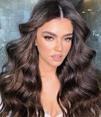 Anne hathaway looks like an angel in this slightly wavy, layered hairstyle. Pin On Black Hair