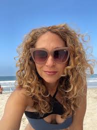 Check out my latest single "Life is a Beach"  www.soundcloud.com/endlesslyriverbound