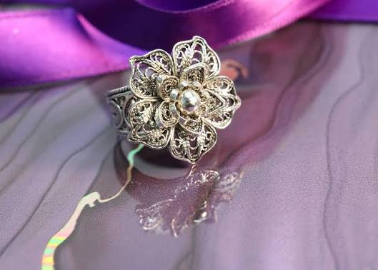 Pre-Owned jewelry - Up To 50% OFF Women's Accessories