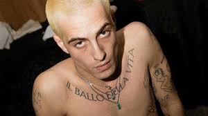 Ma davvero Damiano dei Måneskin fa un appello per procurarsi marijuana?  [VIDEO]