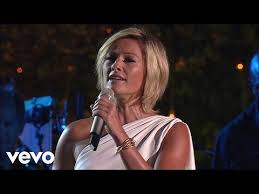 Caetano Veloso às Vezes No Silêncio Da Noite Andrea Bocelli Helene Fischer When I Fall In Love Live X2f 2012 Youtube Cant Help Falling In Love Beautiful Songs Music Love