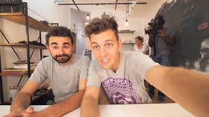 Discover short videos related to pierre croce on tiktok. Pierre Croce Twitterissa Un Reportage Tele Et Un Coloc Se Cachent Dans Cette Photo Saurez Vous Les Retrouver