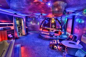 With a history dating back to the 1950's, adventure suites theme hotel in north conway, nh might be one of the oldest hotels on the list offering themed hotel rooms. Sunset Inn Suites In Illinois Is A Themed Hotel You Ll Absolutely Love