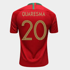 A camisa foi criada para torcedores e admiradores da seleção portuguesa e é ideal para momentos casuais e principalmente para torcer. Camisa Selecao Portugal Home 2018 N 20 Quaresma Torcedor Nike Masculina Vermelho Netshoes