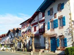 Visiter Ainhoa Un Petit Village Au Coeur Du Pays Basque Belette Rousse Pays Basque Pays Village Francais