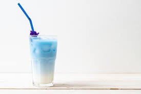 A pretty blue herbal tea latte made with butterfly pea flowers. Premium Photo Healthy Summer Cold Beverage Iced Organic Blue And Violet Butterfly Pea Flower Tea With Limes