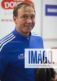 Trainer Michael Timm 25. Januar 2012 Universum Box Promotion Boxen,  öffentliches Training