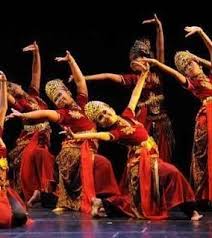 Gambar alat musik jaipong alat musik pengiring tarian tersebut terdiri dari beberapa alat musik yaitu gendang gong rebab kecrek dan juga kecapi. Gambar Tari Jaipong Brainly Co Id