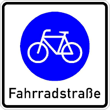 Ich finde keinen wirklichen unterschied zwischen fahrradzone und fahrradstraße, außer einem anderen namen und dadurch, logischerweise, eine andere beschilderung. Verkehrsregeln Bayerisches Staatsministerium Fur Wohnen Bau Und Verkehr