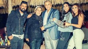 حفل تكريم وشوشة للأفضل في 2017 | أفضل مخرج سينمائي عام 2017 المخرج محمد سامي. Ø±ÙÙ‚Ø© Ø¹Ø§Ø¦Ù„ØªÙ‡ Ø§Ù„Ù…Ø®Ø±Ø¬ Ù…Ø­Ù…Ø¯ Ø³Ø§Ù…ÙŠ ÙŠØ­ØªÙÙ„ Ø¨ÙÙˆØ² ÙˆØ§Ù„Ø¯ØªÙ‡ Ø¨Ø¹Ø¶ÙˆÙŠØ© Ù…Ø¬Ù„Ø³ Ø§Ù„Ù†ÙˆØ§Ø¨