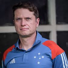 Escalação do Cruzeiro: Seabra faz duas mudanças no time para jogo com  Athletico-PR