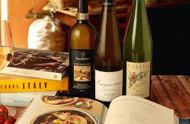 To many, italy is practically synonymous with wine. Italy S Best White Wines With Food Decanter