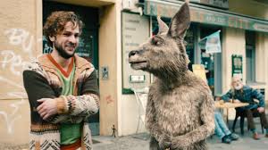 Die initiative für mehr arbeit (ima) wurde vom ministerium für produktivität ins leben gerufen und will mehr menschen zur arbeit motivieren. Die Kanguru Chroniken Film 2020 Filmstarts De