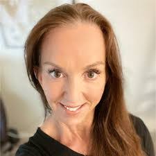 Laura Knickelbein's Instagram, Twitter & Facebook