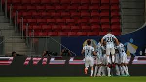 Argentina and uruguay are clashing at estadio nacional mane garrincha in round 2 of group a in copa america 2021. Cjohz6eyjsbrrm