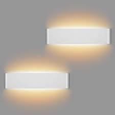 Le lampade da parete moderne a led si caratterizzano per l'insita vocazione ubiquitaria, essendo collocabili praticamente in qualsiasi ambiente di casa applique da parete. Applique Da Parete Moderne Casa E Luce
