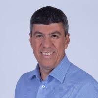 400+ perfiles de «Carlos Ferro»