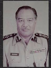 Terdahulu, pengarah jabatan siasatan jenayah, huzir mohamed mengesahkan anwar diminta untuk hadir memberi keterangan berhubung dakwaan bahawa dia mempunyai majoriti. Bernama Radio Bekas Timbalan Ketua Polis Negara Tan Sri Facebook