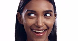 Ritratto Di Una Giovane Donna Brasiliana Eccitata Che Riceve Buone Notizie  Al Cellulare All'aperto. La Signora Sorridente Gode Di Stock Footage