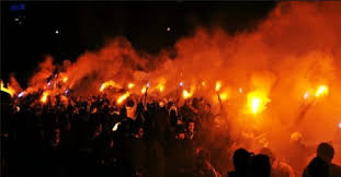 Bu nedenle bir tribün mücadelesidir de aynı zamanda meşale. Parti Malzemesi Satisi Konfeti Volkan Mesale Sis Bombasi Pasta Maytabi