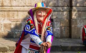 Simpática y peculiar danza es tradicional del estado de michoacán, méxico; Danza De Los Viejitos Origen E Historia