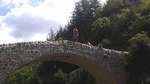 Profitez de notre attraction de le saut du diable. Saut Du Pont Du Diable Ardeche Youtube
