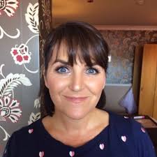 Dee Hanlon's Instagram, Twitter & Facebook