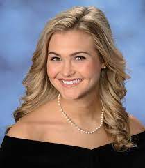 Senior Portrait Ideas Senior Portrait Makeup Senior Picture Makeup Senior Portraits Drape