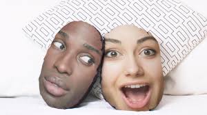 Estos cojines con tu cara dan mucho yuyu