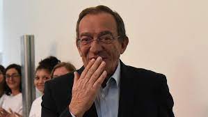 Auprès du magazine télé star, il répond : Le Salaire Mirobolant De Jean Pierre Pernaut Presentateur Phare Du Jt De Tf1 Devoile Dans Touche