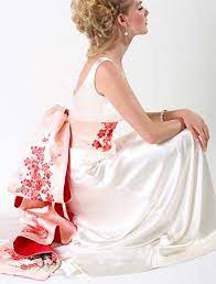 Google Image Result For Http Poptasticbride Com Blog Wp Content Uploads 2010 03 Culture Bridal Coutur Japanese Wedding Dress Wedding Dresses Japanese Wedding