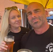 What are the pros and cons of certain Huntington Beach middle schools?