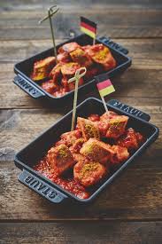 Typisch Deutsch Currywurst Mit Meister Sauce Wer Macht Die Beste Currywurst Da Scheiden Sich Die Gesiter Dieses Rezept Currywurst Rezept Currywurst Rezepte