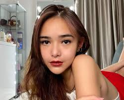 Hindari mengenakan pakaian ketat, karena dibalik pakaian yang ketat terselubung resiko penyakit. Dikira Nggak Pakai Daleman Foto Amanda Manopo Pakai Dress Transparan Jadi Sorotan Semua Halaman Stylo