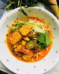 It is different from the penang curry the penang style of curry laksa is not as lemak (with coconut fat). Cik Wan Kitchen Laksa Nyonya Sedap Chef Rosli Umar
