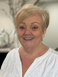 I absolutely love this pic but hate the way I look in it. Please can anyone  slim me down(female!) I've lost 3 stone since the pic was taken at Xmas and  maybe