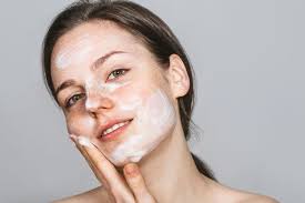 Salah satu produk pencuci muka untuk para lelaki yang kami rekomendasikan ini cocok untuk mereka yang memiliki masalah kulit kering. 3 Cara Memilih Sabun Cuci Muka Untuk Kulit Kering Dan Bermasalah Halaman All Kompas Com