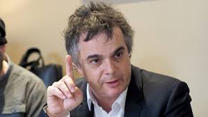 Pourquoi l'écrivain Alexandre Jardin a acheté une maison dans l'Aude pour  une femme qu'il n'a jamais vue ?