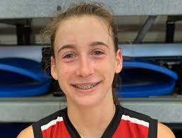 Laura Willis's Instagram, Twitter & Facebook