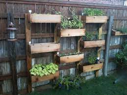 25 Ideas For Decorating Your Garden Fence