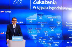Premier przekazał, że rządzący chcą, aby w świątyniach była wypełniona połowa miejsc. 5zo6h601ttefm