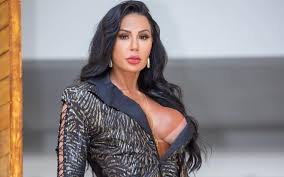 A fun waste of champagne. Gracyanne Barbosa Lifts Weight In The First Seconds Of 2021 And Becomes A Meme Entertainment Prime Time Zone